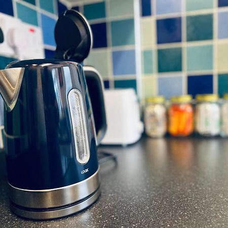 Robin'S Hollow: 2Bd Home Near Wrexham Afc Экстерьер фото